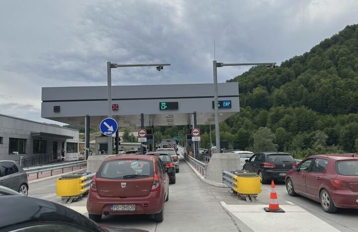 AMSS: Teretna vozila na graničnim prelazima Batrovci i Šid čekaju tri sata na izlaz