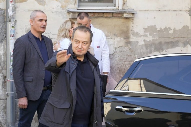 "BIO SAM BEZ SVESTI, HVALA ONIMA KOJI SU BILI UZ MENE KADA MI JE BILO NAJTEŽE!" Oglasio se Ivica Dačić - posebno izdvojio OVOG političara! (FOTO)