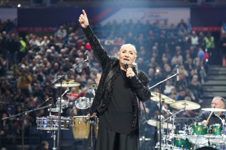 BLOKADERI-BEDNICI RAZAPELI LEGENDU: Vesni Zmijanac poručili da ide na Ibarsku magistralu jer "peva SNS bagri"!