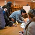 BLOKADERI NAPRAVILI HAOS PRE OTVARANJA GLASAČKIH MESTA U LUČANIMA! Pokušali da spreče početak lokalnih izbora!