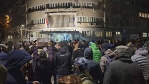 BLOKADERSKI BLAM! Sebe smatraju "Nobelovcima" a moraju da koriste unapred sastavljene ceduljice šta i kako da pričaju ljudima!