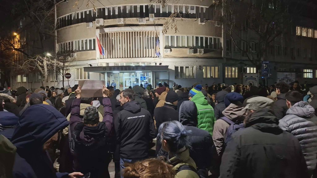 BLOKADERSKI BLAM! Sebe smatraju "Nobelovcima" a moraju da koriste unapred sastavljene ceduljice šta i kako da pričaju ljudima!