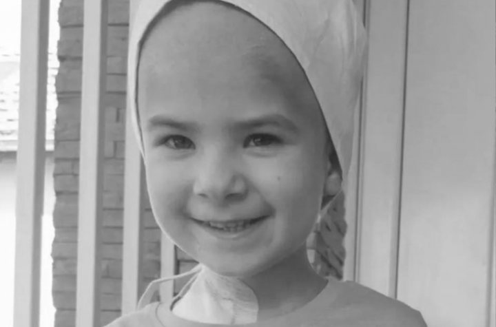 CELA SRBIJA U SUZAMA, OTIŠAO JE MALI ANĐEO: Preminula Ema (6) koja je ujedinila naciju u borbi protiv tumora! "Sklopila je svoje umorne oči i otišla tamo gde više nema bola" (FOTO)
