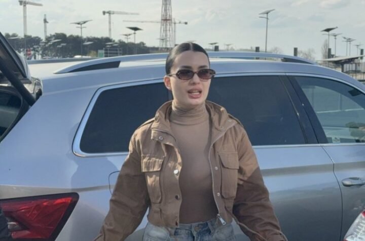 "CELOG ŽIVOTA ĆE TUGOVATI ZA BRATOM"! Pevačica u suzama nakon susreta sa Darkom Lazićem - Teško mi je...