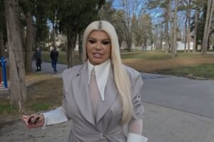 DEČKO DARE BUBAMARE SLETEO PRIVATNIM AVIONOM NA NASTUP! 24 godine mlađi biznismen stigao SA JEDNIM CILJEM!