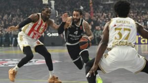 DRAMA U ARENI PRIPALA CRVENOJ ZVEZDI: Crveno-beli srušili Partizan u večitom derbiju, Dobrić i Batler trojkama presudili crno-belima!