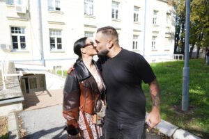 "DUBAI PLAĆA NJIMA, NAMA NE!" Katarina i Darko daju silne pare da bi stigli do Srbije - ALI NI MAKAC OD LOKACIJE