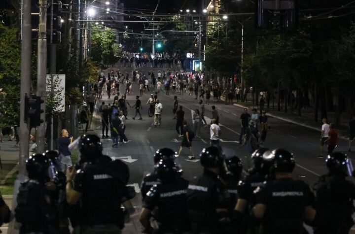 Dvostruki kriterijumi blokadera: DS pomaže deci, a SNS izaziva kritike