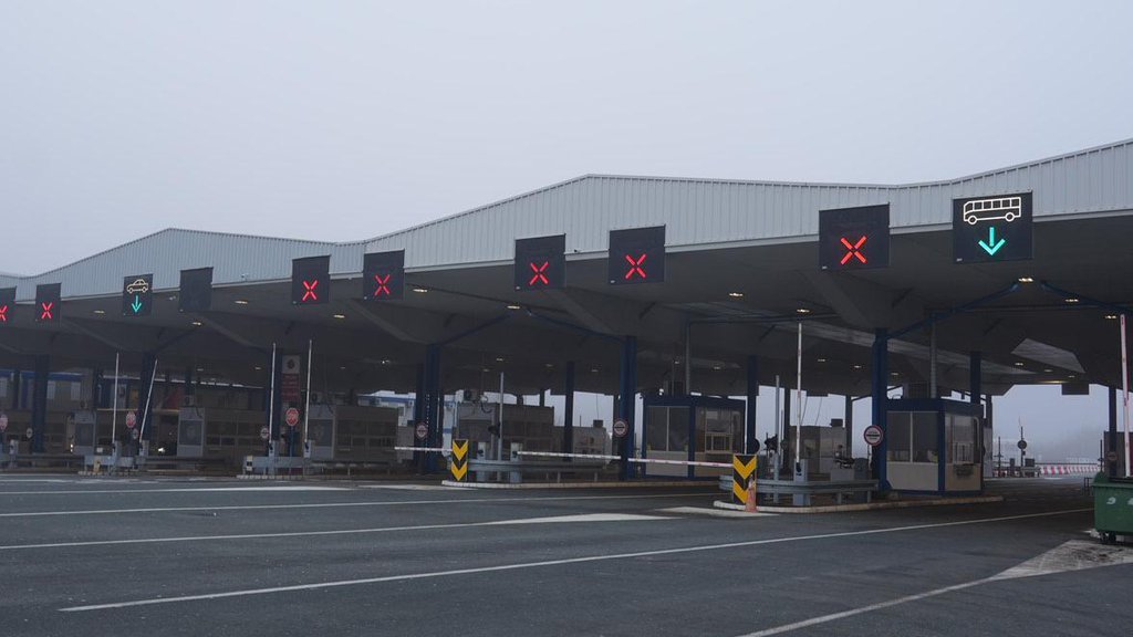 Evo kakvo je stanje na graničnim prelazima i naplatnim stanicama: Očekuje se pojačan saobraćaj na ovim putnim pravcima