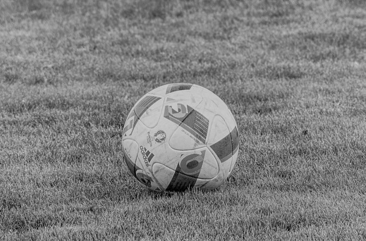 FUDBALERKA (15) UMRLA NA TERENU! Srušila se tokom utakmice i preminula na licu mesta - isplivali užasni detalji, nije joj bilo spasa