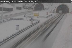 Građanima stiglo hitno obaveštenje! Počeo da pada veliki sneg, a kreće i olujni vetar, zabeleo se auto-put