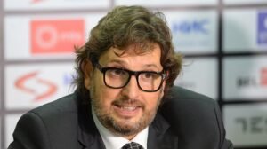 HIT SCENA NA DOČEKU TRINKIJERIJA! Italijan stigao na aerodrom, sačekala ga zanimljiva scena: Sve ovo su vam prijatelji?!