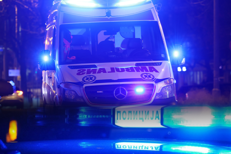 I TRUDNICU BACILI NA POD I ŠUTIRALI, ŽENA PROKRVARILA?! Masovna tuča na proslavi rođendana u restoranu na Petlovom brdu - VIŠE POVREĐENIH!