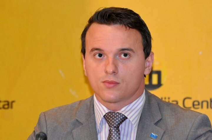 IDEOLOG BLOKADERA: NATO nije bombarodvao Srbiju, nego Miloševića