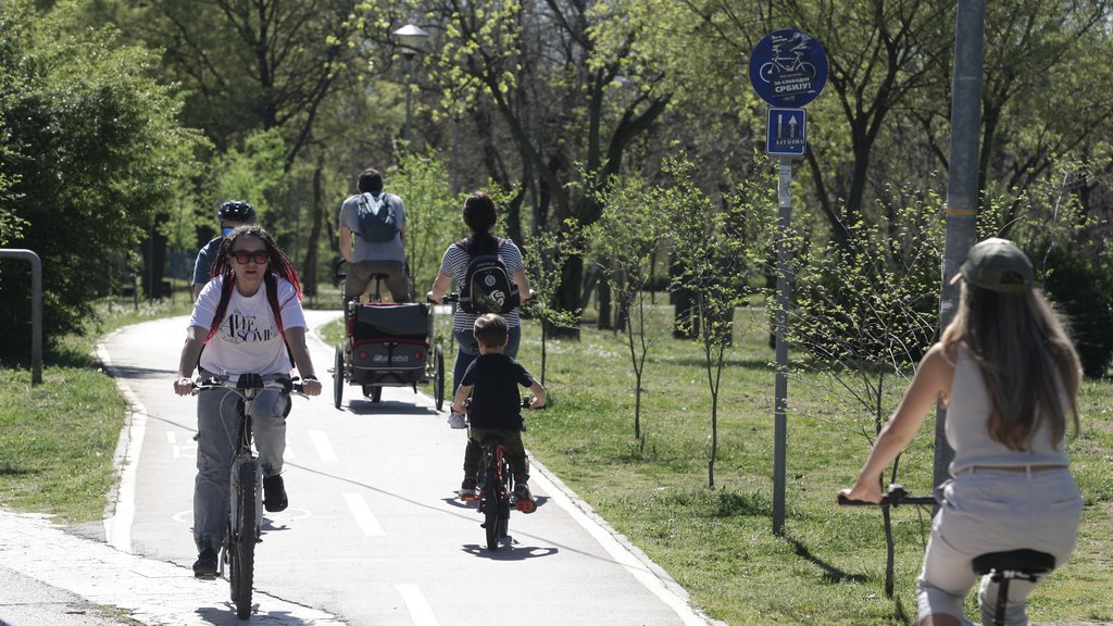 ISKORISTITE LEPO VREME: Danas 19 stepeni, a onda HAOS – Sneg se vraća u ove delove Srbije, objavljena detaljna satnica!