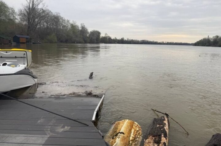 IZLILE SE DVE REKE, VODOSTAJ RASTE IZ SATA U SAT U OVIM DELOVIMA ZEMLJE! Potopljeni putevi i mostovi, domaćinstva odsečena! HITAN APEL GRAĐANIMA!