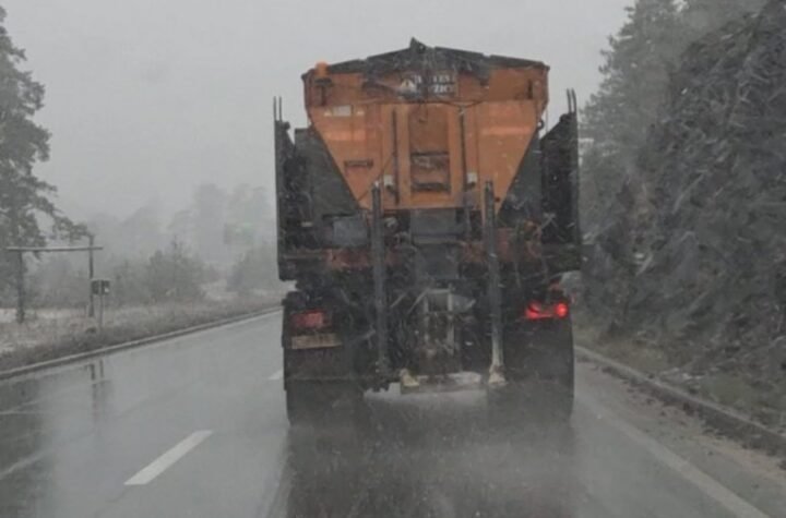 KIŠA PREŠLA U SNEG I NA ZLATIBORU! Temperatura pala na nulu, aktivirano 7 kamiona - snežni kolaps usred marta! (FOTO)