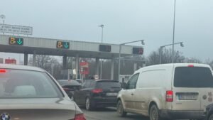 KOLONE NA MAĐARSKOJ I HRVATSKOJ GRANICI Jedna grupa vozača od jutros satima čeka na prelazu