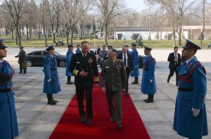 KRUCIJALNE TEME! Milan Mojsilović i komandant Komande združenih snaga NATO iz Napulja razovarali o bezbednosti! (FOTO)