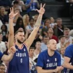 Košarkaši Srbije se bez selektora vratili u Beograd, Avramović se izdvojio od tima i otišao sa aerodroma