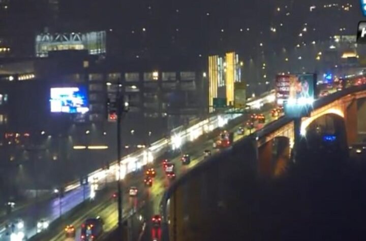 LANČANI SUDAR NA GAZELI: Jedno vozilo se odbacilo u drugu traku, saobraćaj stoji!