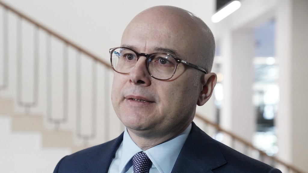 MONSTRUMI SVAKI DAN POKAZUJU DA IM JE CILJ KAKO DA UBIJU VUČIĆA Vučević o sramnom transparentu na blokaderskom skupu u Nišu