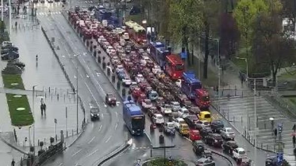 NA GAZELI NEMA IGLA GDE DA PADNE, GUŽVA I NA OVOM MOSTU! Popodnevni špic u Beogradu: Evo gde su najveće kolone, kao i koje tačke izbegavati u ovom tre