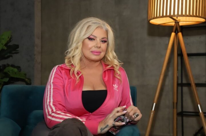 "NAPRAVILI SU ME NA NIMFOMANKU"! Naša pevačica u emisiji tražila MOMKA KOJI UVEK MOŽE, usledio POTPUNI ŠOK!