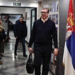 NASMEJAN I ORAN! Aleksandar Vučić stigao u izborni štab SNS - OBRAĆA SE NACIJI U 22!