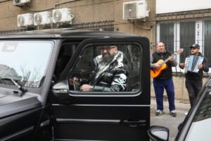 NEČIJI STAN VREDI MANJE OD NJEGOVIH KOLA: Srbi se krstili kad su ga videli u besnoj mašini, KOŠTA PAPRENO