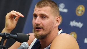 NIJE ZA ONE SA SLABIM ŽELUCEM: Pogledajte kako izgleda ruka Nikole Jokića nakon meča sa Hjustonom: Rame svo krvavo! (FOTO)