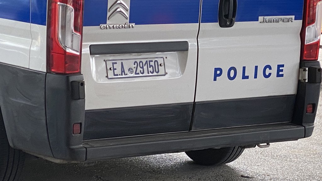 Naoružani do zuba opljačkali poštu u Grčkoj: Upali dok su radnici punili bankomat, pa im sve oteli