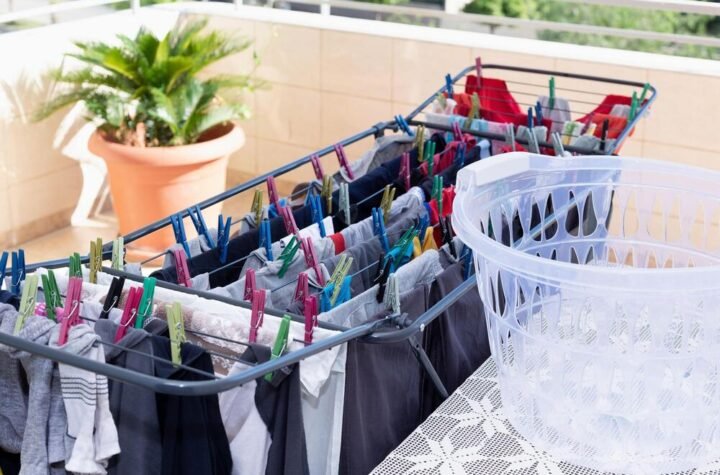 Nikada nemojte da sušite veš napolju! Svi hoće da ga što pre osuše, a ne slute šta mu rade i unose u kuću