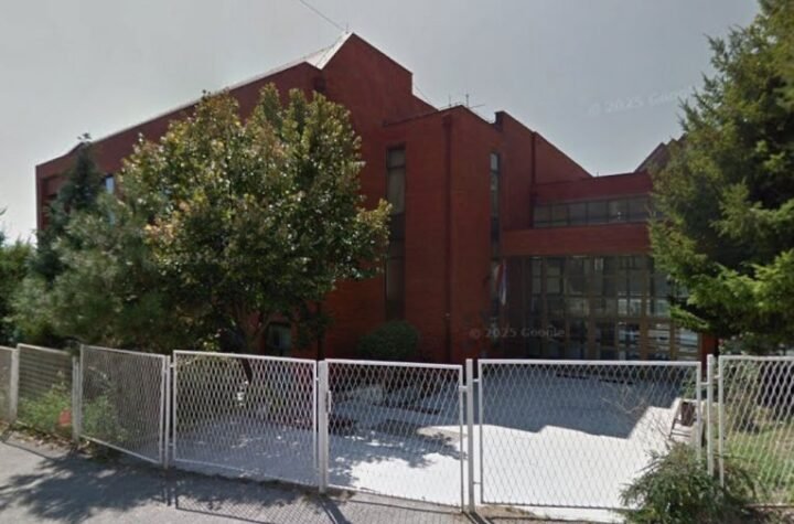 ODJEDNOM MU SE SLOŠILO, SEO JE NA KLUPU I... Direktor škole iz Vranja u kojoj je učenik preminio tokom fudbala skrhan: "Nije pio, nije pušio, ali..."