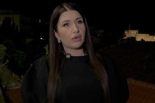 OPERISANA NAŠA POZNATA PEVAČICA, OBJAVLJENA PRVA FOTOGRAFIJA: Ova greška ju je skupo koštala! (FOTO)