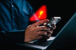 OPREZ! STIŽU LAŽNE KAZNE ZA PUTARINU I BRZINU! Građanima stižu SMS kazne - LOPOVI VREBAJU PODATKE SA KARTICE! (FOTO)