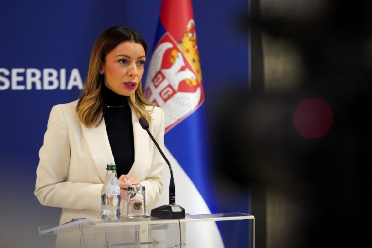 "OPROSTI IM, GOSPODE, NE ZNAJU ŠTA RADE!" Ministarka Mesarović oštro o blokaderskom "performansu" u Nišu - NIKADA NEĆEMO USTUKNUTI PRED OVAKVIMA!