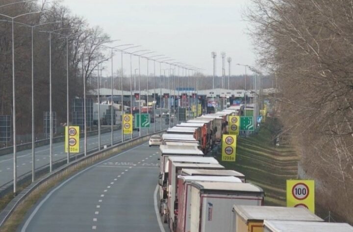 PAKAO NA IZLAZU IZ SRBIJE! Kamioni na granicama čekaju i do pet sati, kolone kilometarske