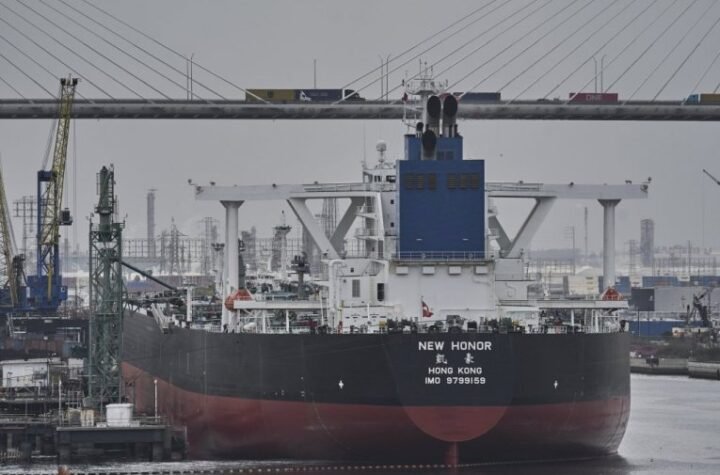 "PAROLA: SNAĐI SE": Evo kako zaustavljeni brodovi uspevaju da nastave put i izbegnu IRANSKO BOMBARDOVANJE