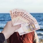 PLATA I DO 3.000 EVRA, A SMEŠTAJ BESPLATAN! Jadranska obala vapi za radnicima iz Srbije: Pogledajte spisak zarada, ova zanimanja su najplaćenija!