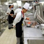 POJEO SAM SKAKAVCE I TRI DANA NISAM MOGAO SEBI DA DOĐEM! Zoran iz Kikinde deset godina kuvao na luksuznim kruzerima: Evo šta je sve preživeo na brodu!