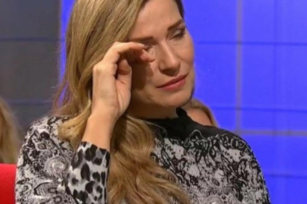 POZNATA DIJAGNOZA JELENE TOMAŠEVIĆ! Otkriveno zašto se SRUŠILA na bini - LEKARI DALI SVOJ SUD