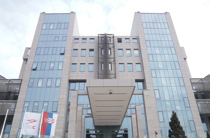 PREDSEDNIK SRBIJE S RUKOVODSTOM EMS-A: Vučić obilazi rekonstruisani Nacionalni dispečerski centar Elektromreže Srbije, pogledajte kako izgleda unutra