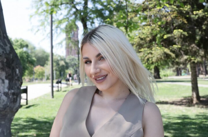 PRVO OGLAŠAVANJE NAŠE PEVAČICE NAKON RASKIDA! Doživela UŽASNE SCENE, SVE ZABELEŽENO KAMEROM - Gledate snimke, ne znate kroz šta prolazim!