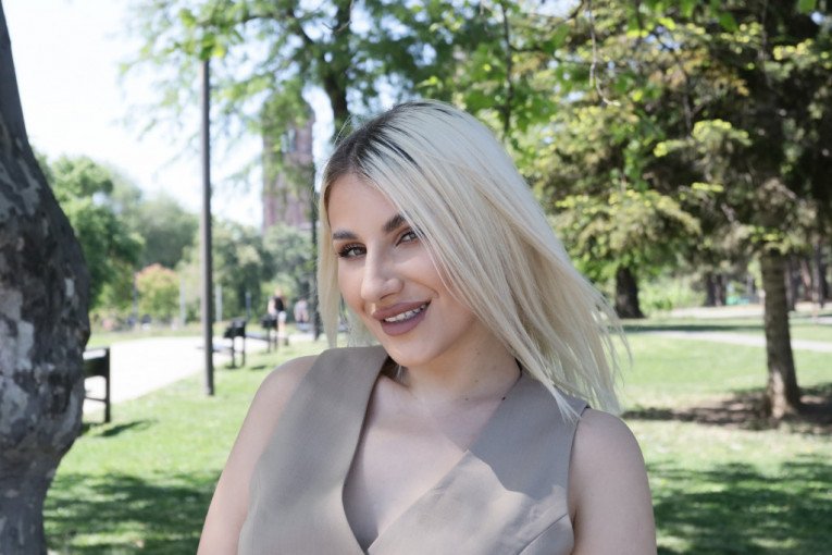 PRVO OGLAŠAVANJE NAŠE PEVAČICE NAKON RASKIDA! Doživela UŽASNE SCENE, SVE ZABELEŽENO KAMEROM - Gledate snimke, ne znate kroz šta prolazim!