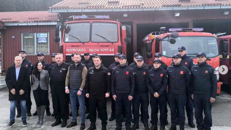 Pripadnici Sektora za vanredne situacije poželeli brz oporavak ministru Dačiću