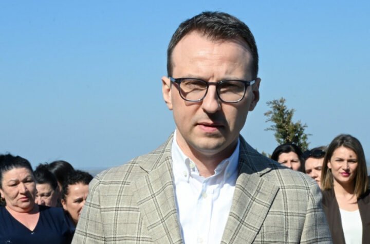 "SAČUVALI SMO SRPSKE INSTITUCIJE I RADNA MESTA" Oglasio se Petar Petković: SUTRA NORMALAN RADNI DAN NA KOSOVU!