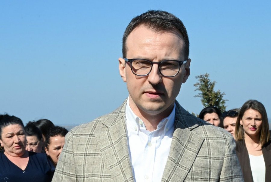 "SAČUVALI SMO SRPSKE INSTITUCIJE I RADNA MESTA" Oglasio se Petar Petković: SUTRA NORMALAN RADNI DAN NA KOSOVU!