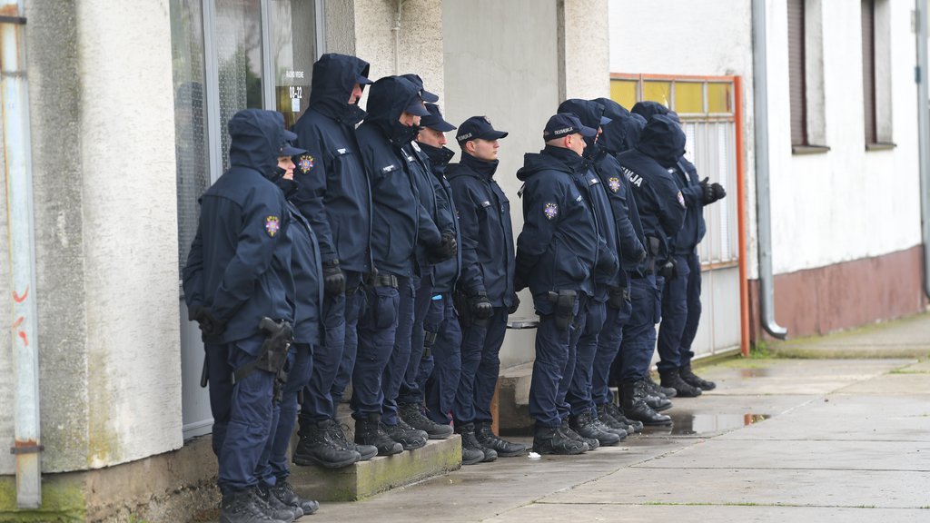 SAMI SEBE RASKRINKAVAJU: Blokaderi otkrivaju da im je terorizam jedina politika (FOTO)