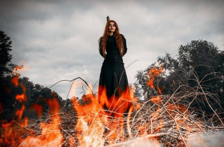SPALILI DEVET ŽENA NA LOMAČI ZATO ŠTO SU VEŠTICE: Užas nad užasima, svet u neverici zbog povratka u SREDNJI VEK!